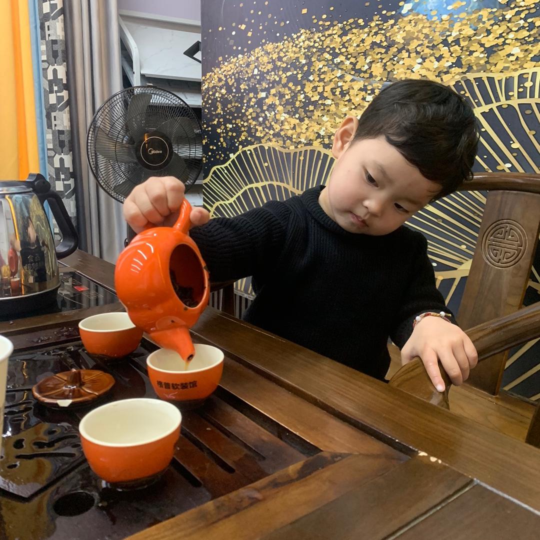 揭阳一家软装馆 集成吊顶 衣柜门 窗帘