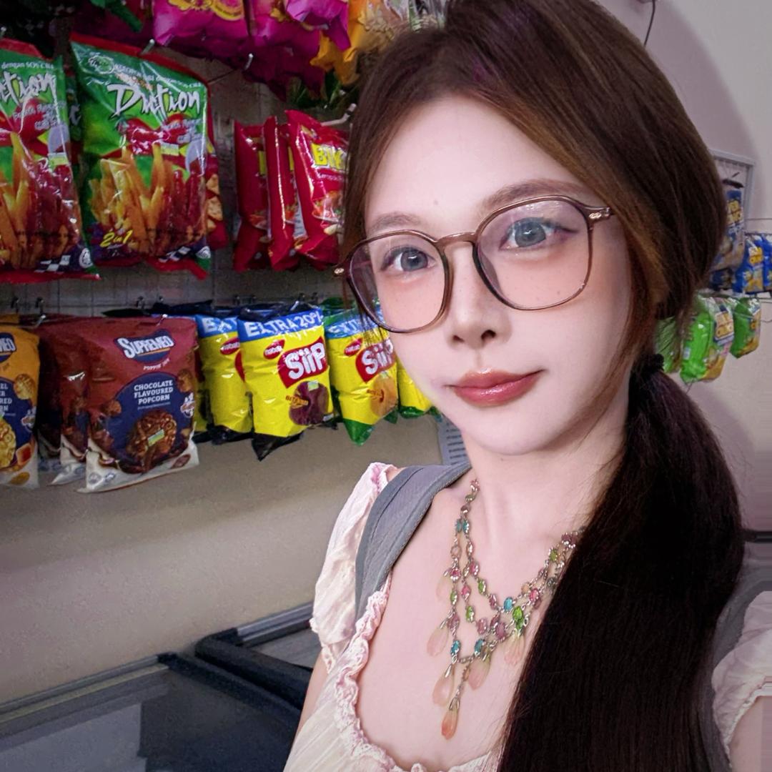 安妮吃肉粽子