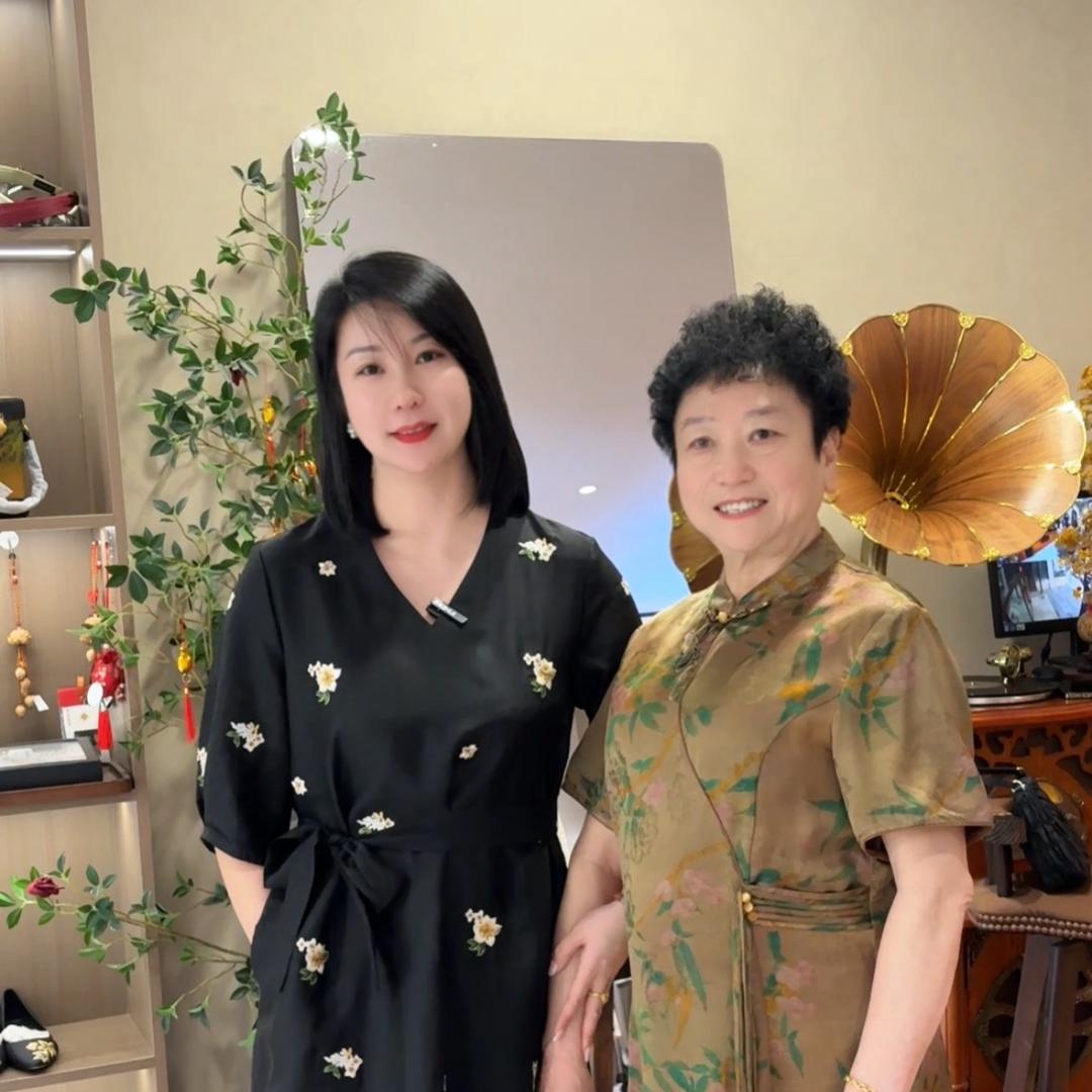 哈尔滨市香坊区锦衣慧国风穿搭社