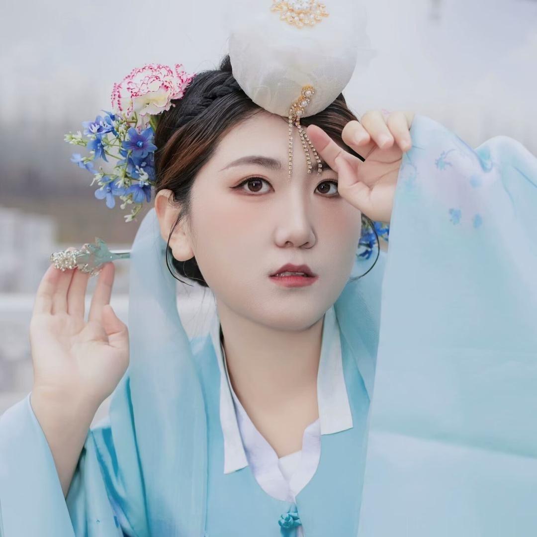 小李爱画画