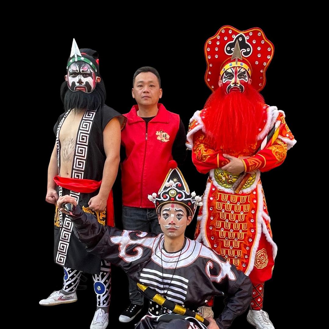 木棉花下的过客