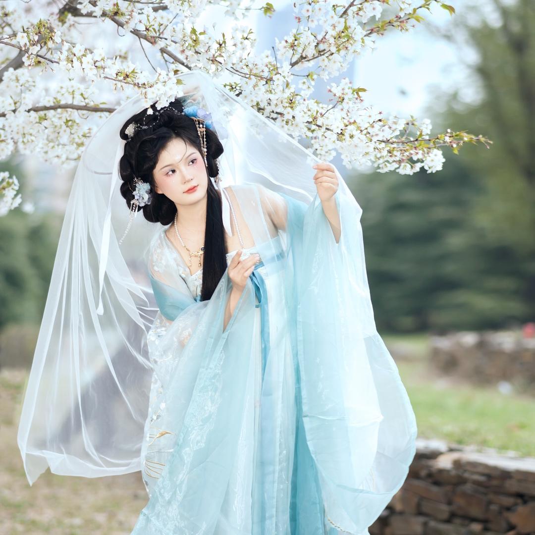 小王爱吃鱼📷