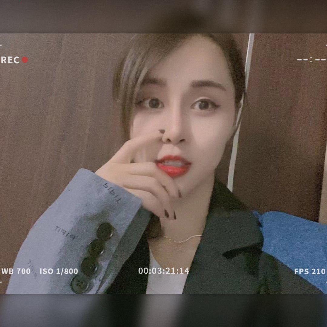 婷宝女装穿搭