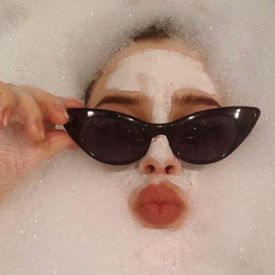 梗   👈坚持  不谢