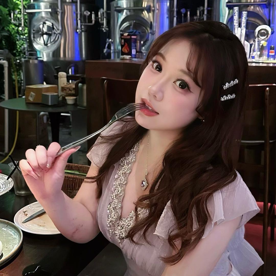 ꉂ • • ྀི ฅ