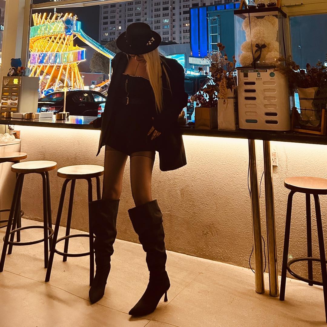 amina黑装