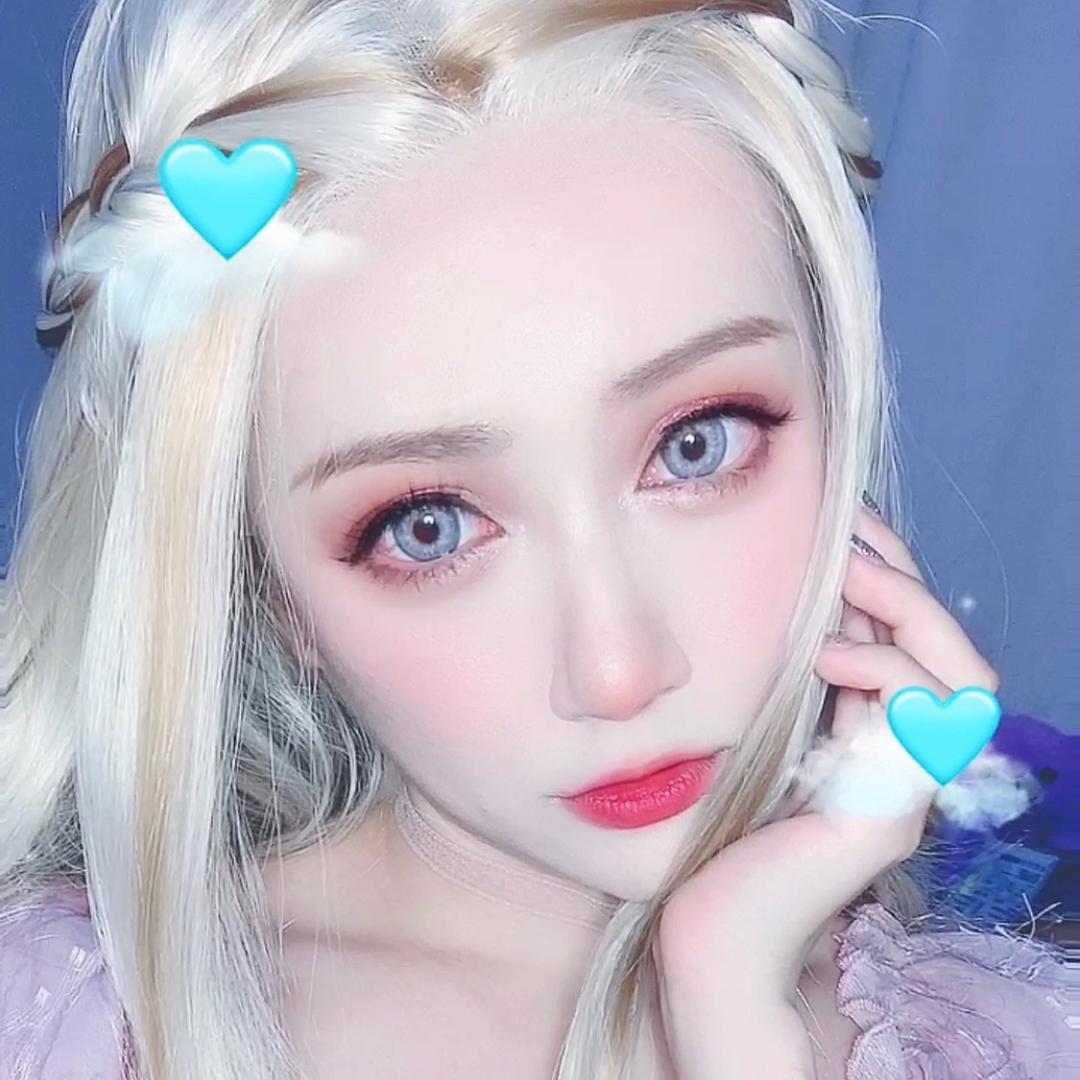 美人鱼爱莉儿在唱歌