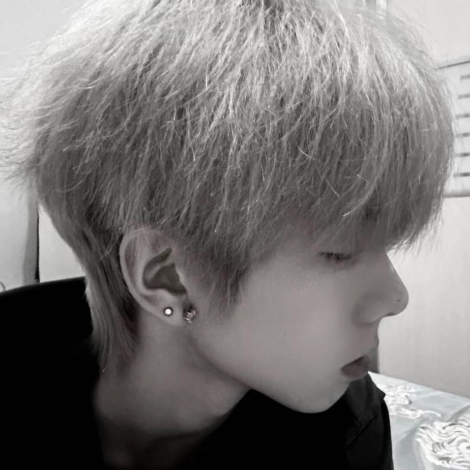 𝓧𝓲𝓪𝓸  洛 🖤