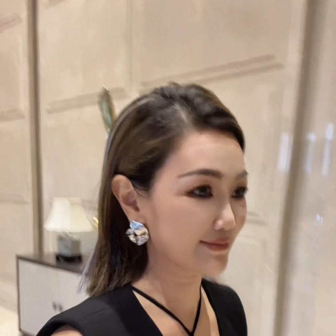 小卓姐穿搭亮点国际时尚馆
