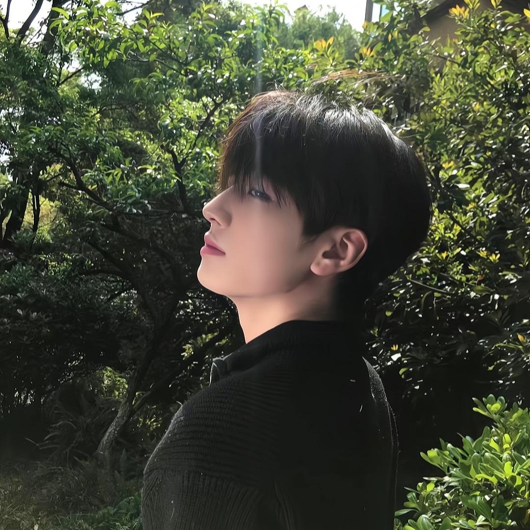 刘澈.