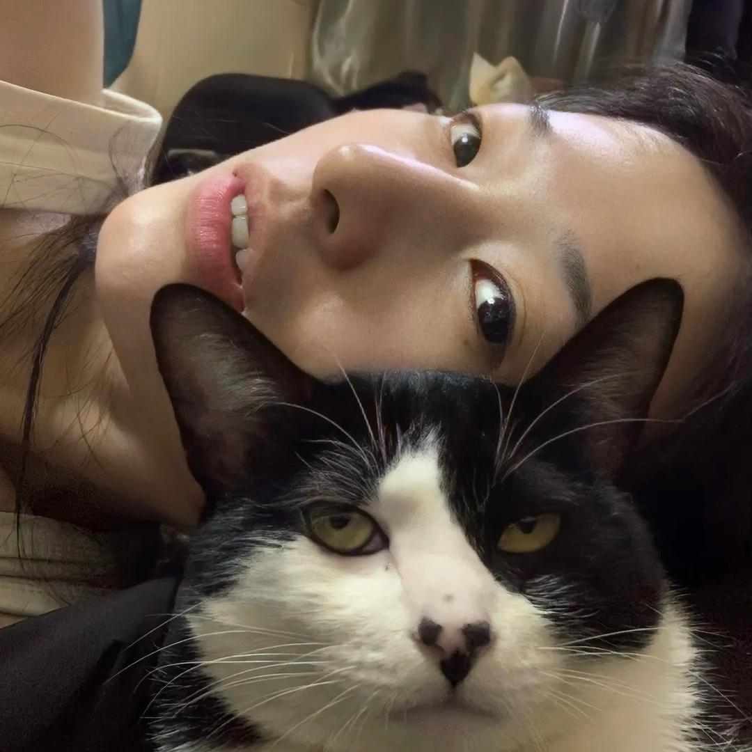 🪐                .