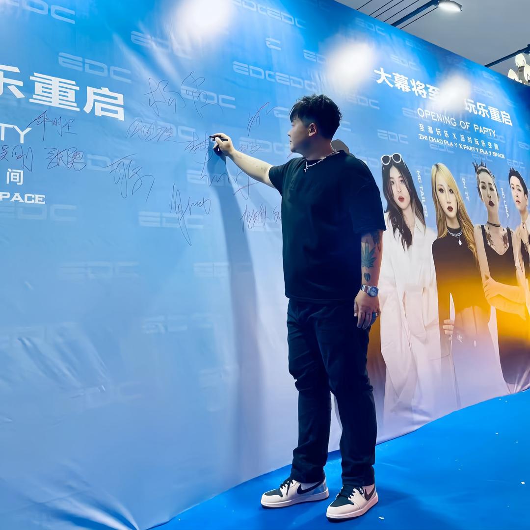 活着不玩不如死🧸