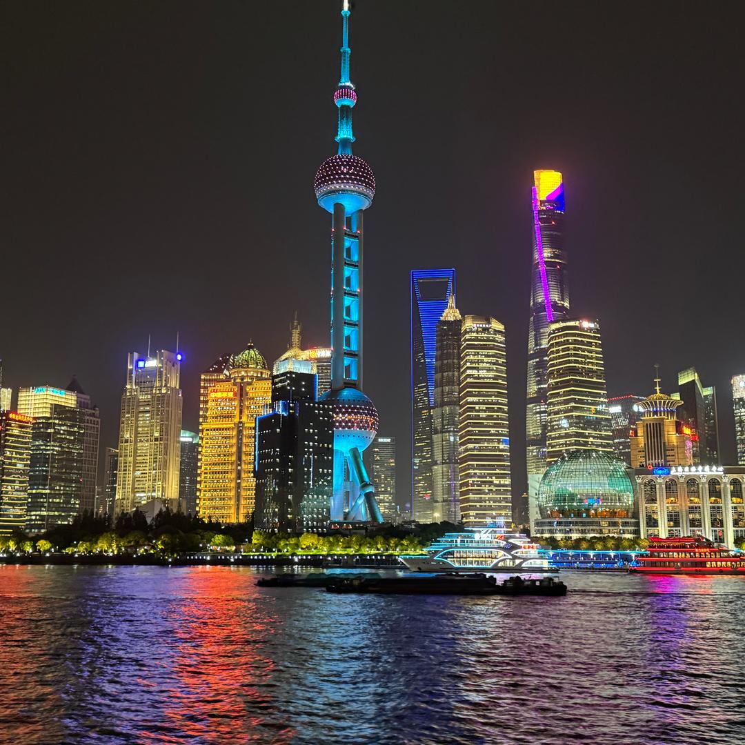 游泳的黑色巧克力蛋糕