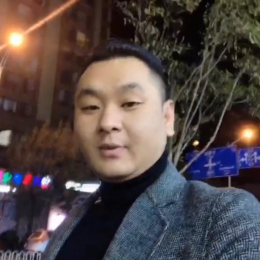 建水买卖二手车的小哥哥