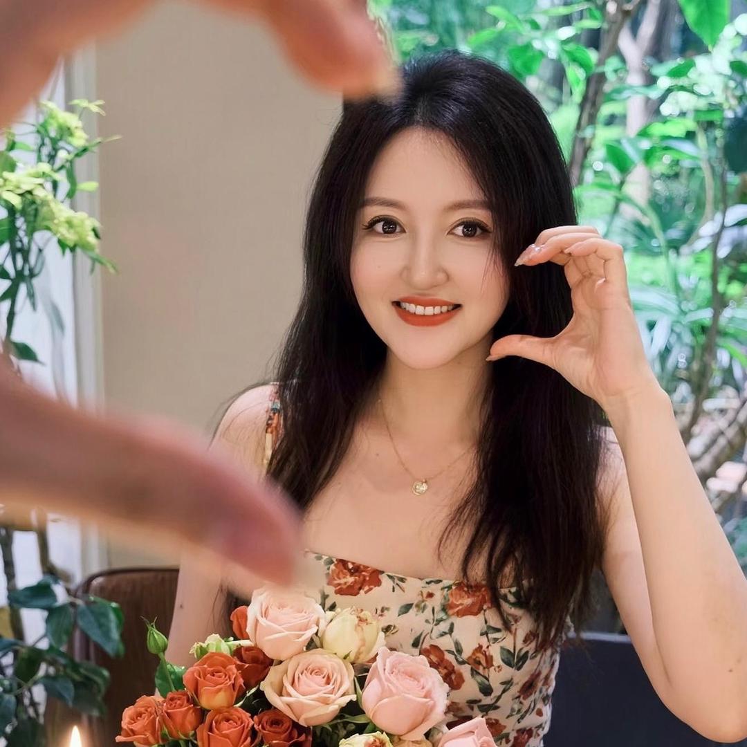 👑丽丽💕Gᯅuoᥫᩣ 👑