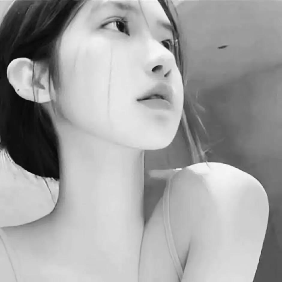 兰花草^.