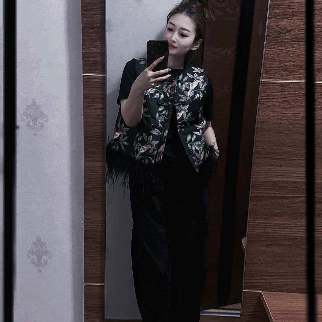 女人为谁妆*