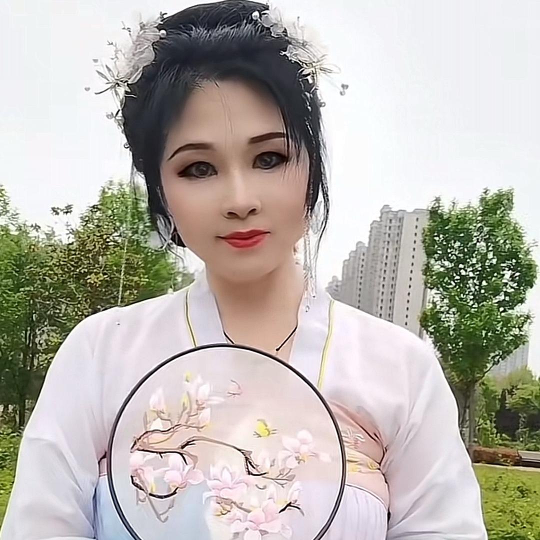 雪中一枝梅。。。