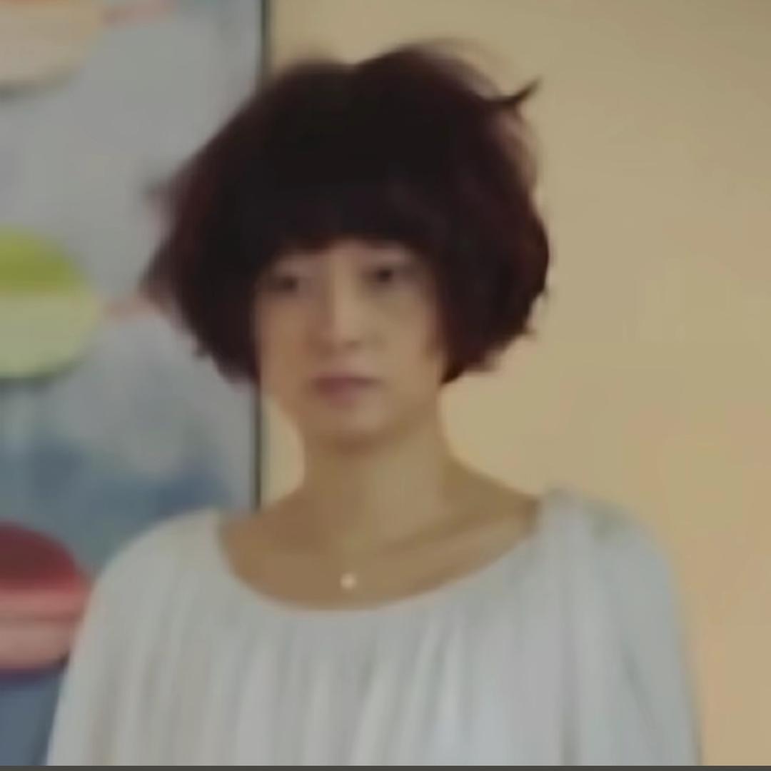 一朵风中摇曳的水仙花~