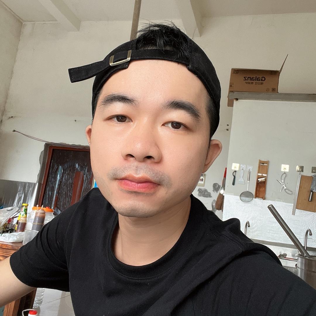 在广西平果卖卤味的小欧