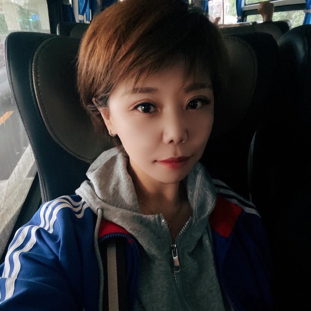 开铲车的小姐姐👧