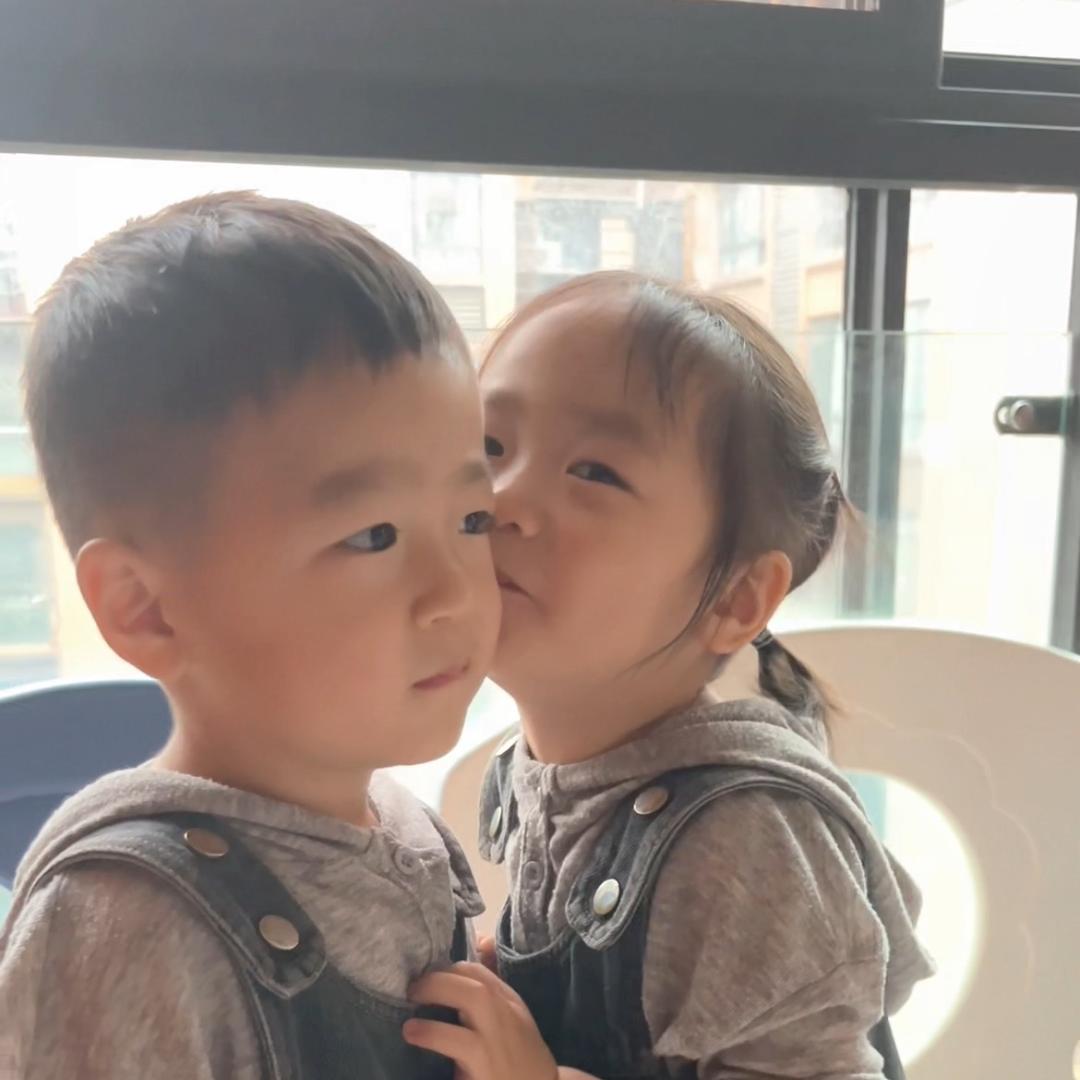 佐佐和佑佑呀