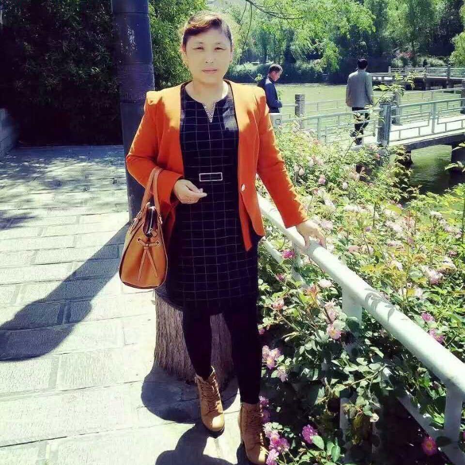 华妹：单亲妈妈.晚上八点开播