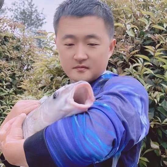 白老弟钓鱼