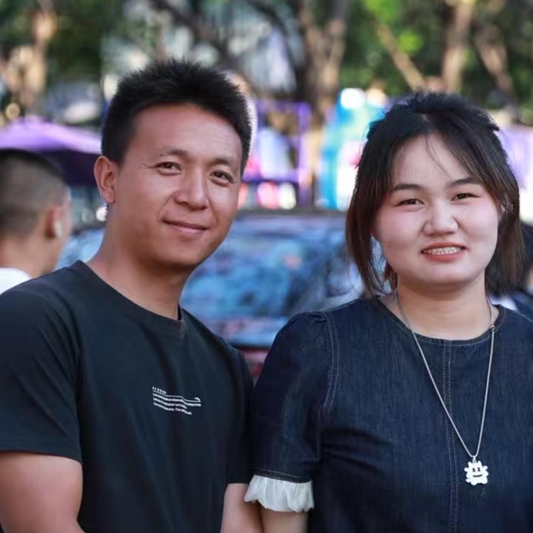 昆明小张夫妻刮腻子