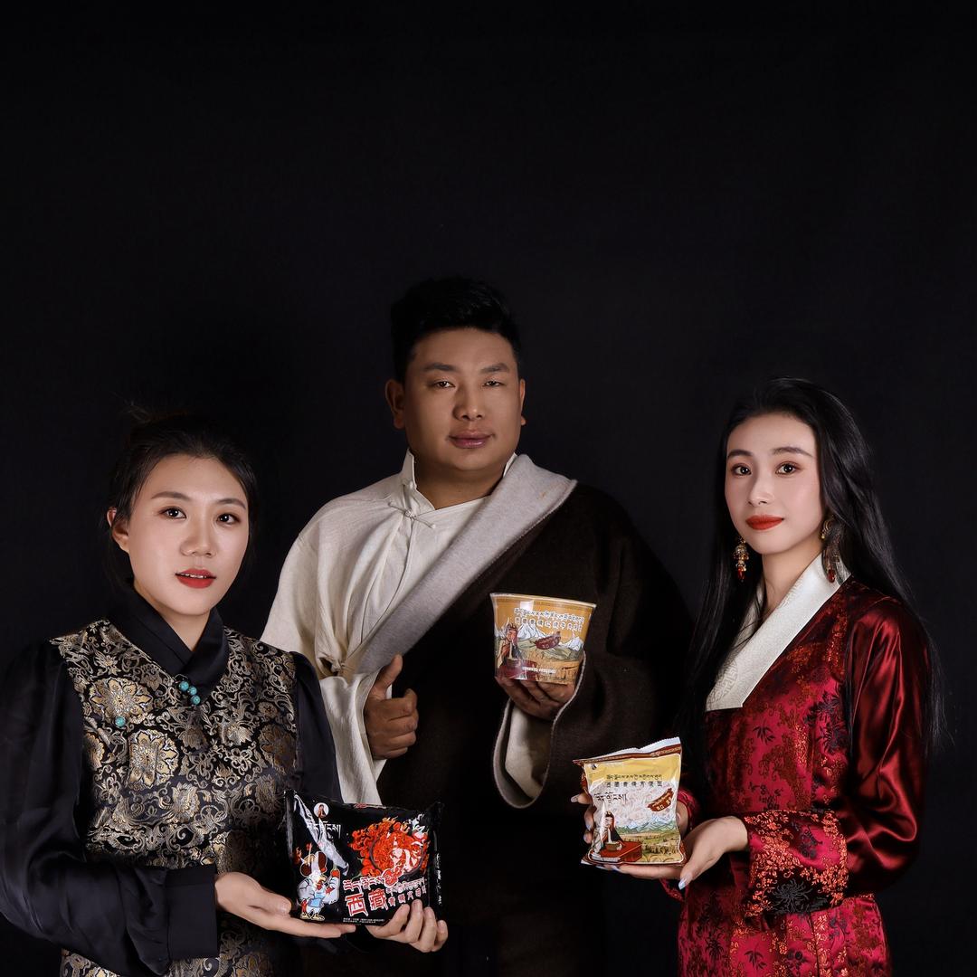 菠域青稞系列产负责人 拉某