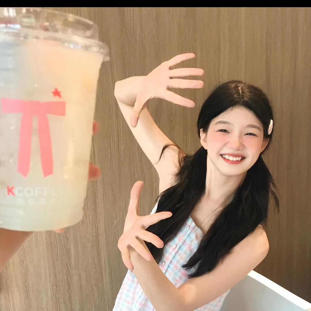小 彤_