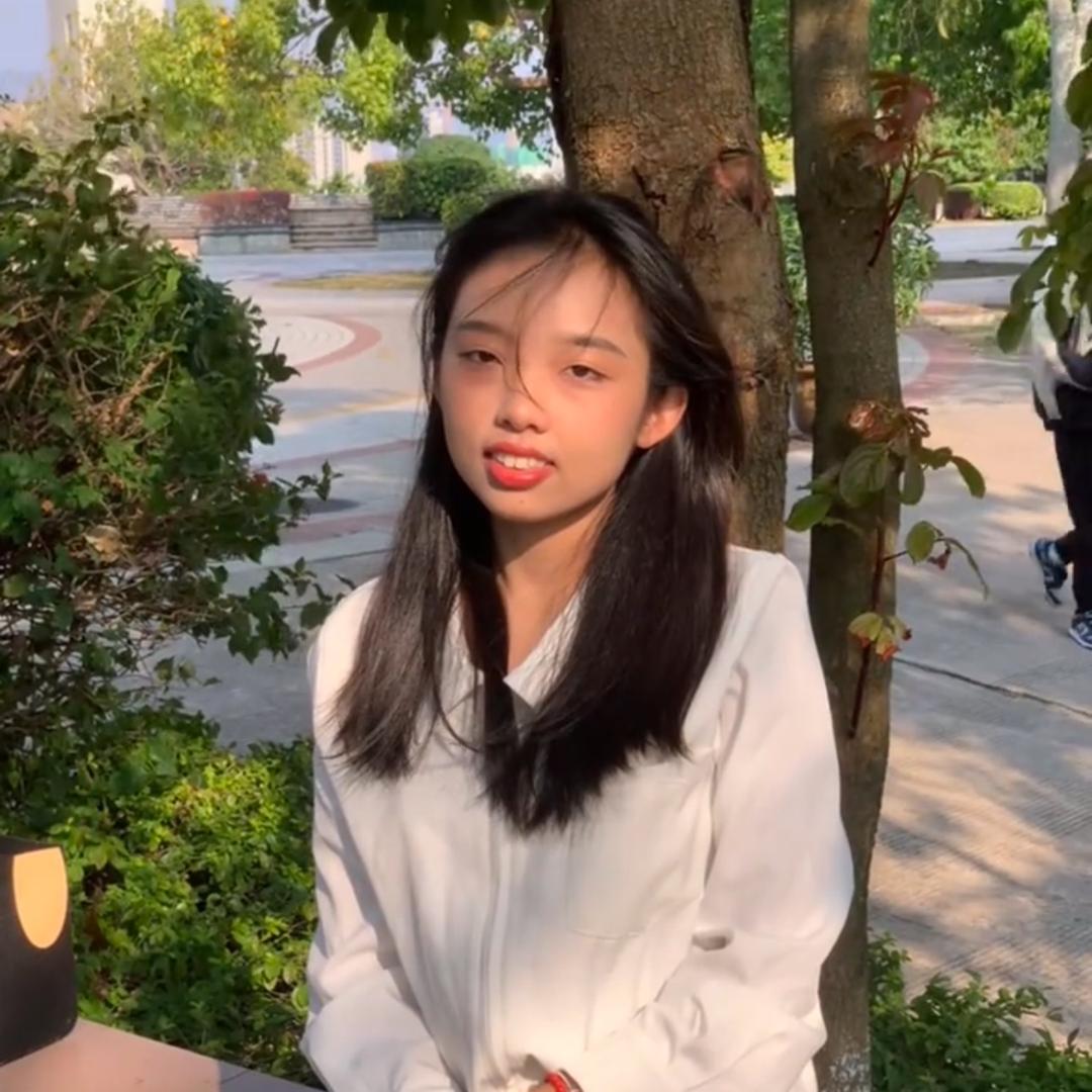 兔牙姐姐吖（直播晚上8:50）