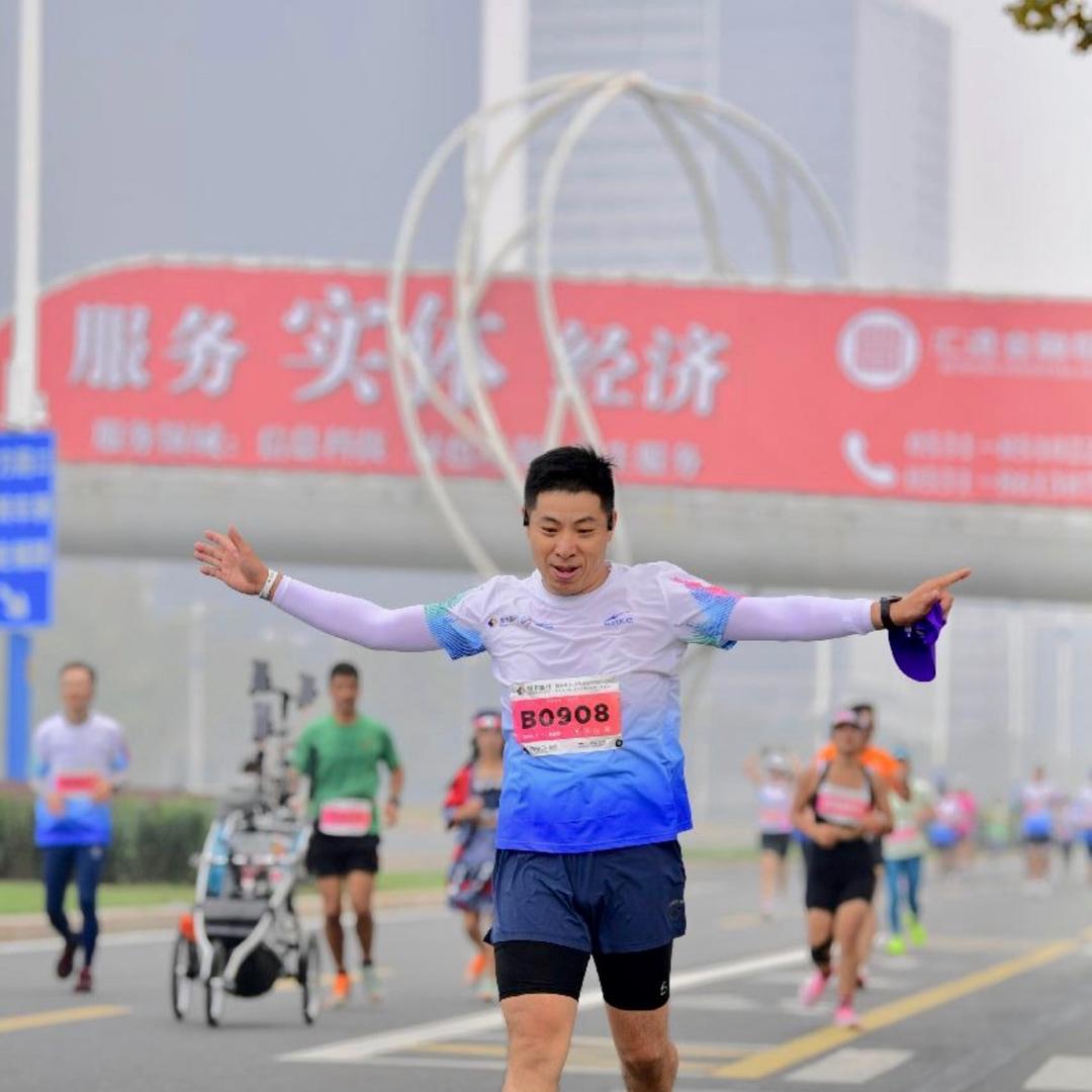 景哥爱上了跑步😃