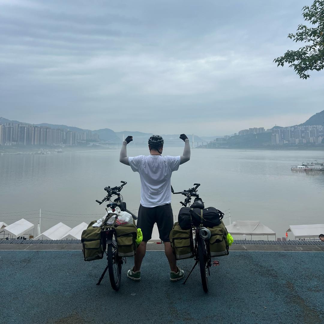 《汇聚车》二手车 小杨