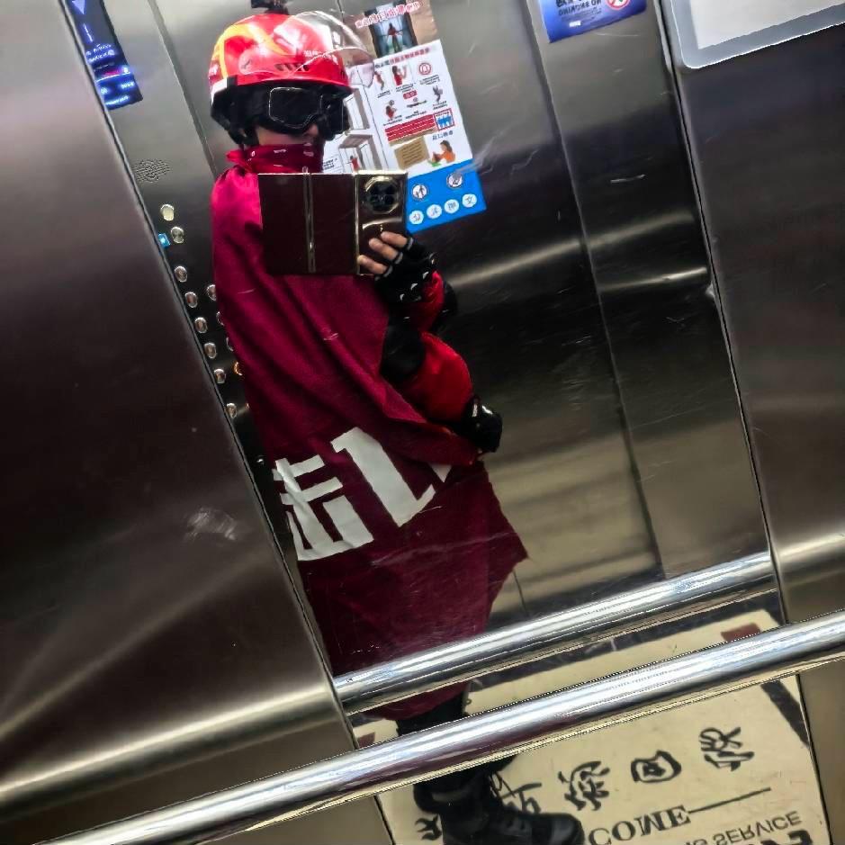 京东外卖拿着三折叠送