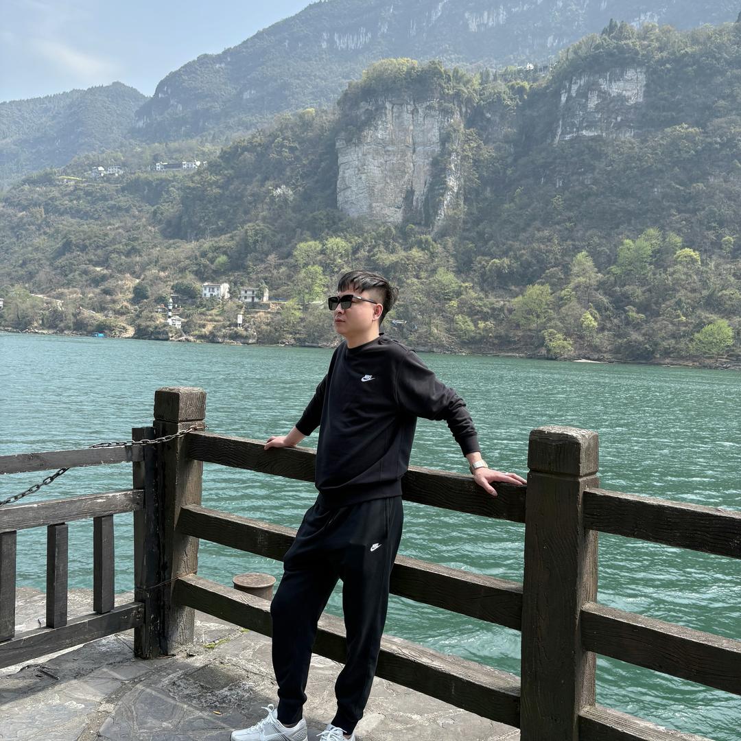 罗俊