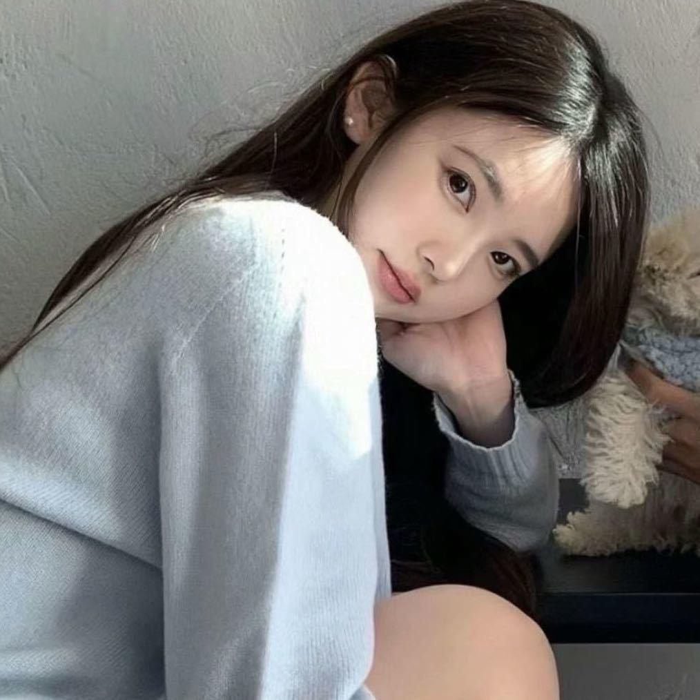 开心的小白.