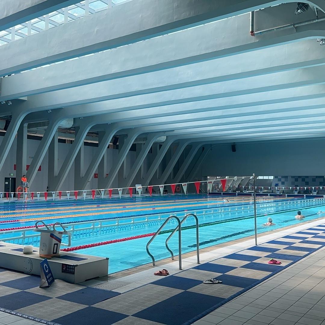 青春足球场游泳馆