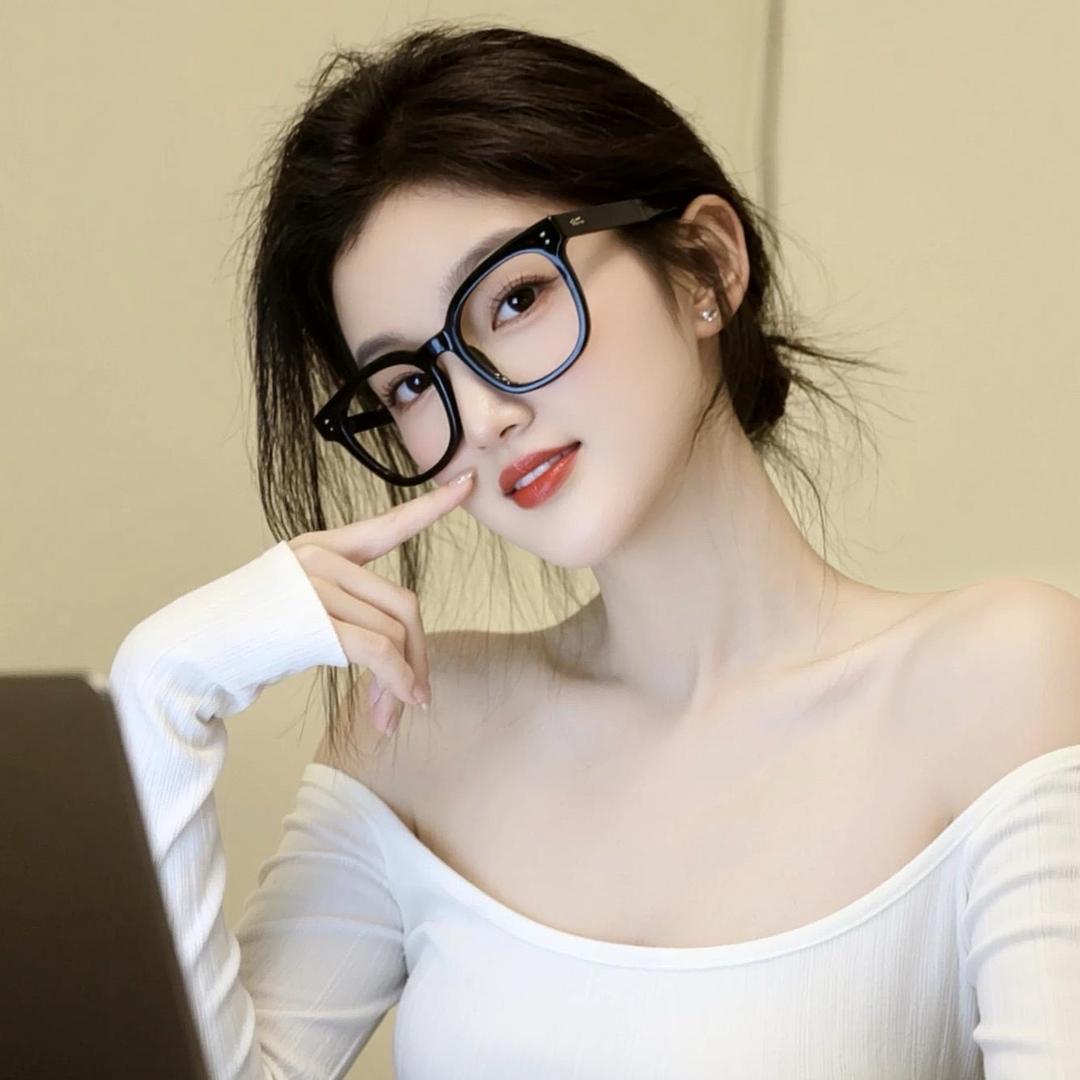 ✨ 美女怎么会ᵉᵐᵒ