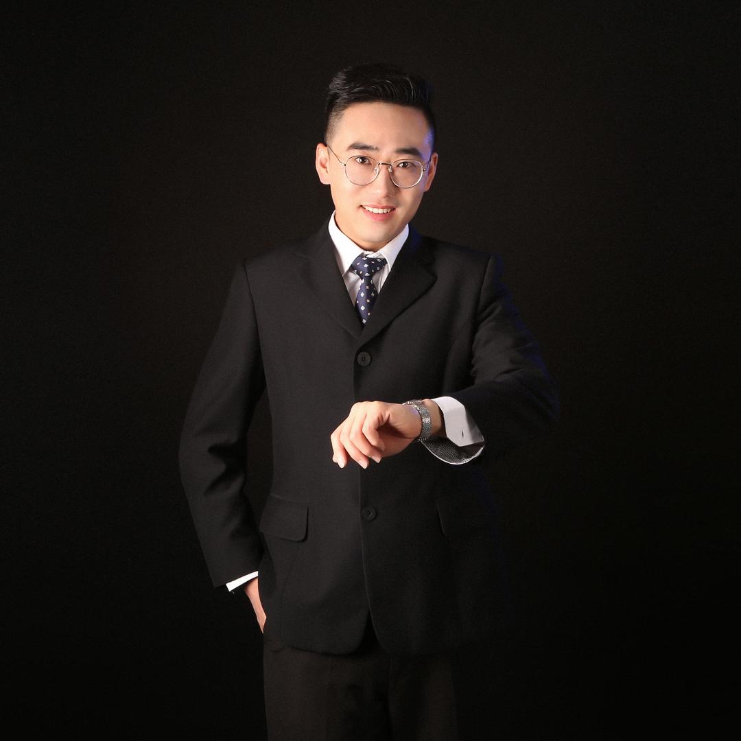 主持人李雪