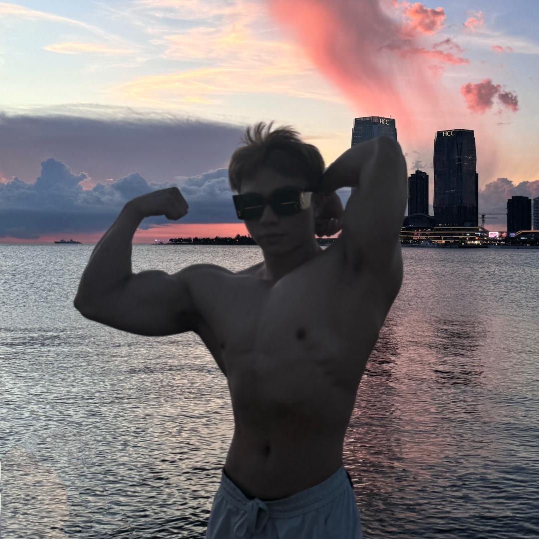 小小鑫（健美版）