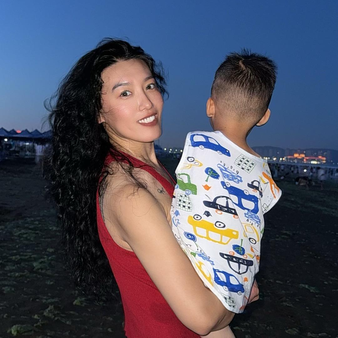 河津名爵美女发型师马雅