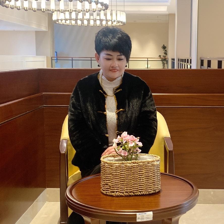 新华保险彭娜