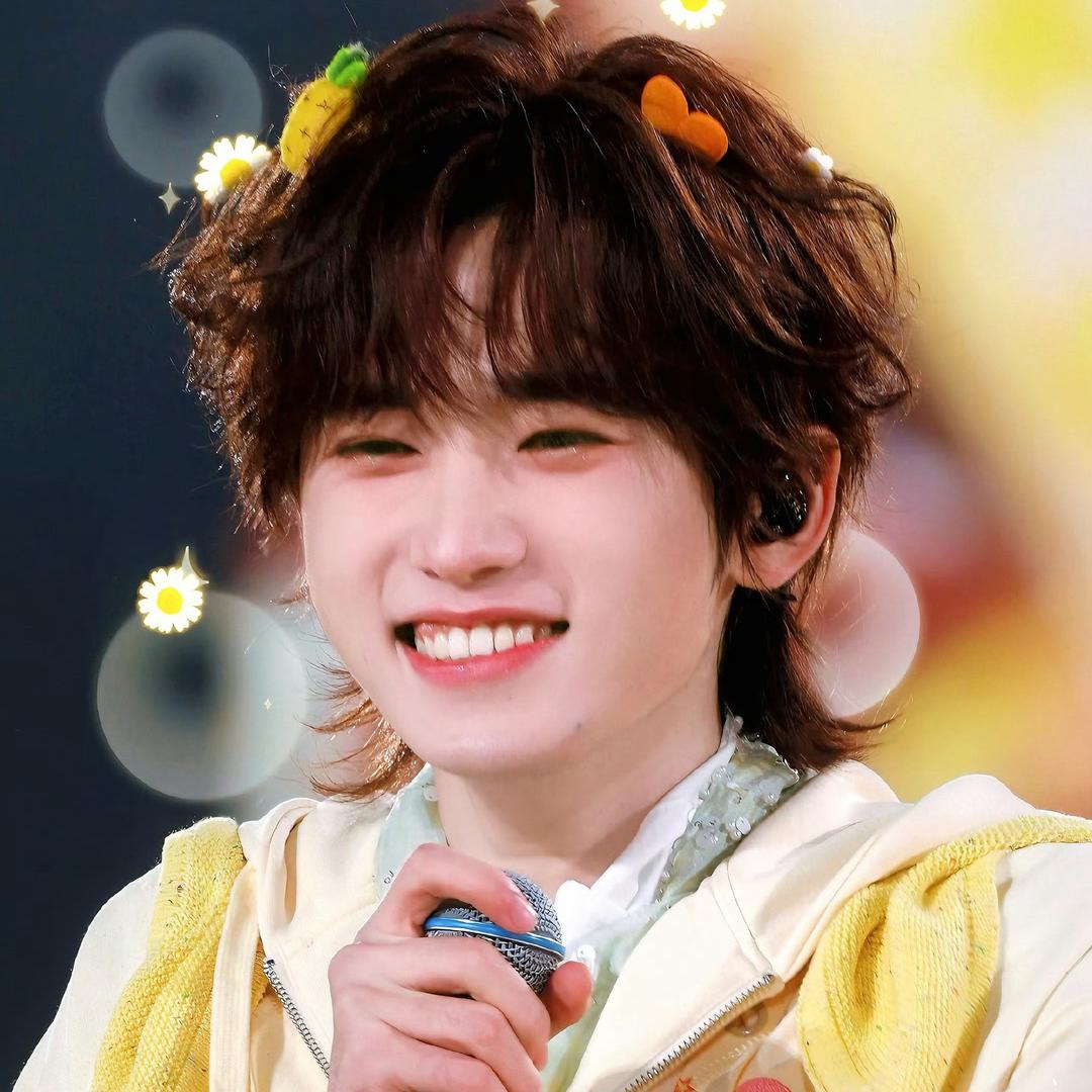 笑一下蒜了*⸜( ˶◕‿◕ .)⸝*