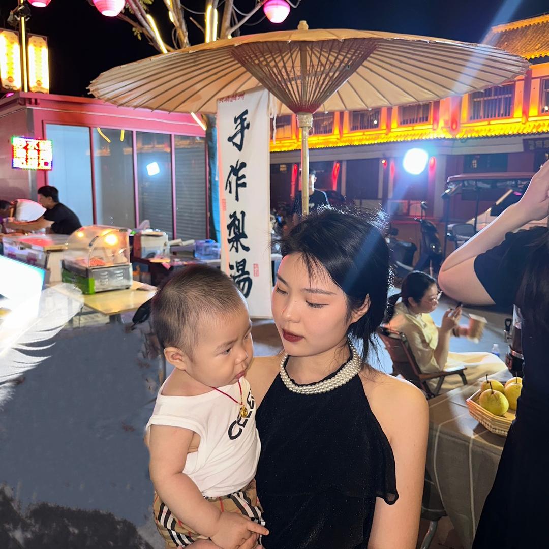 赫赫的亲妈