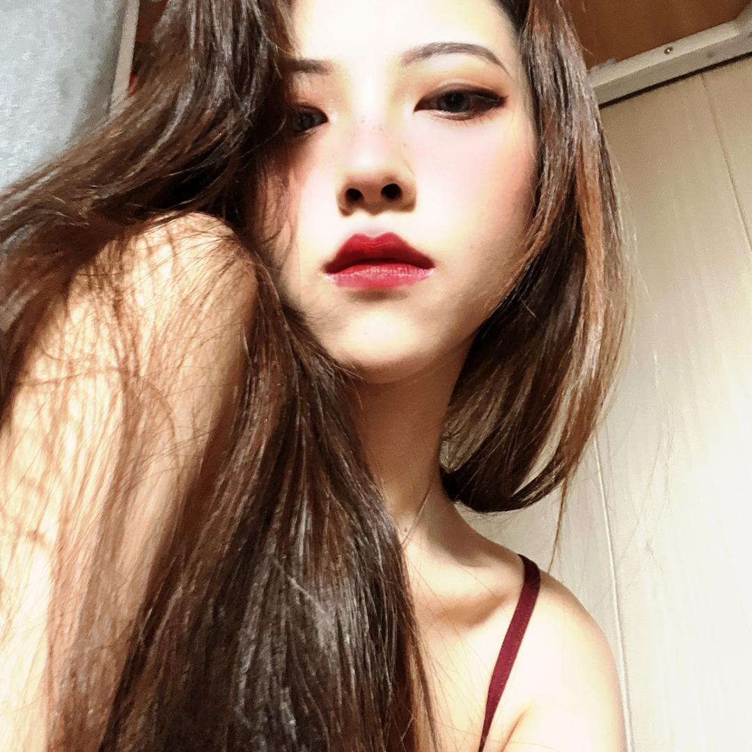 这个美女不太丑