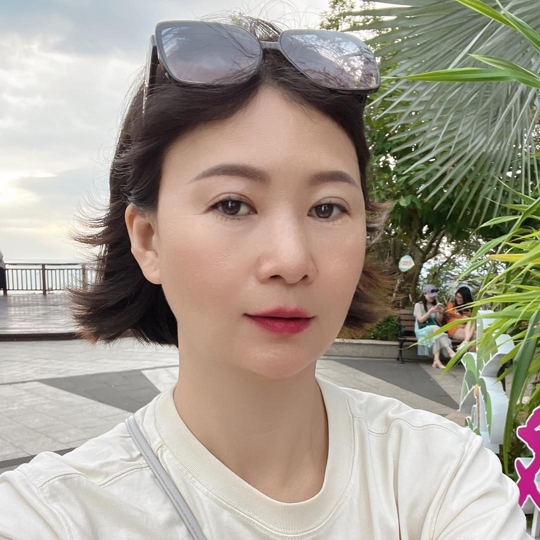 大梨梨.