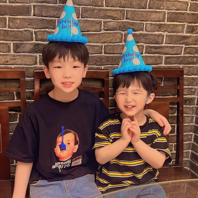 小哥俩👬麻麻👩