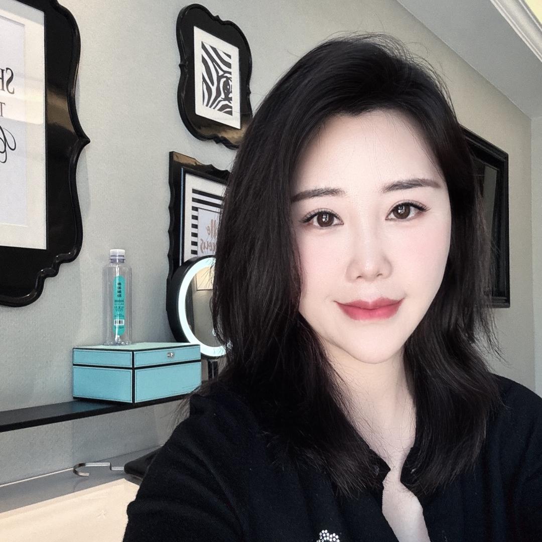 香香市跑腿小贾（上学坐在最后一排的学生）