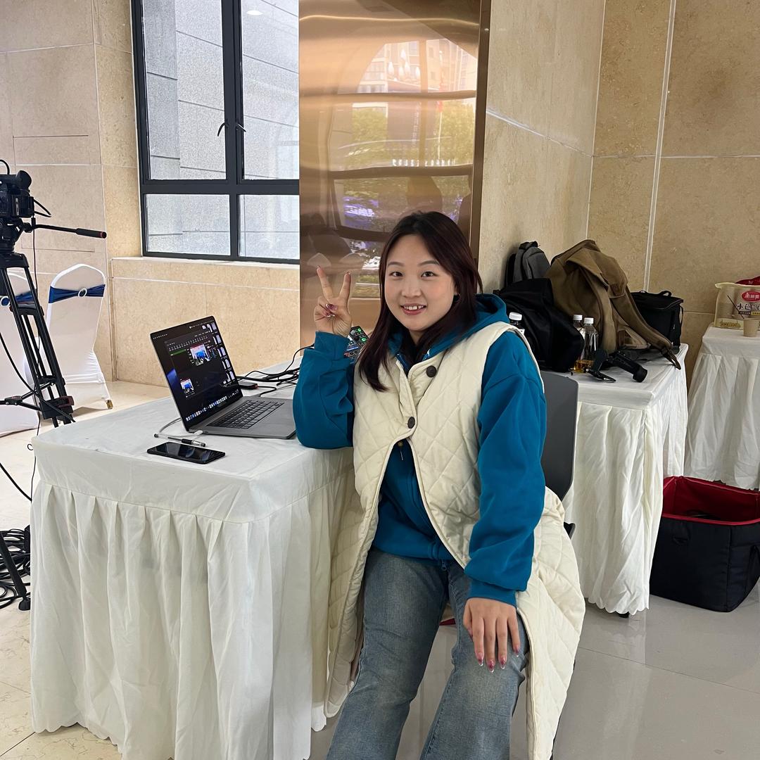 集减肥摸鱼赚钱一体的红发美少妇